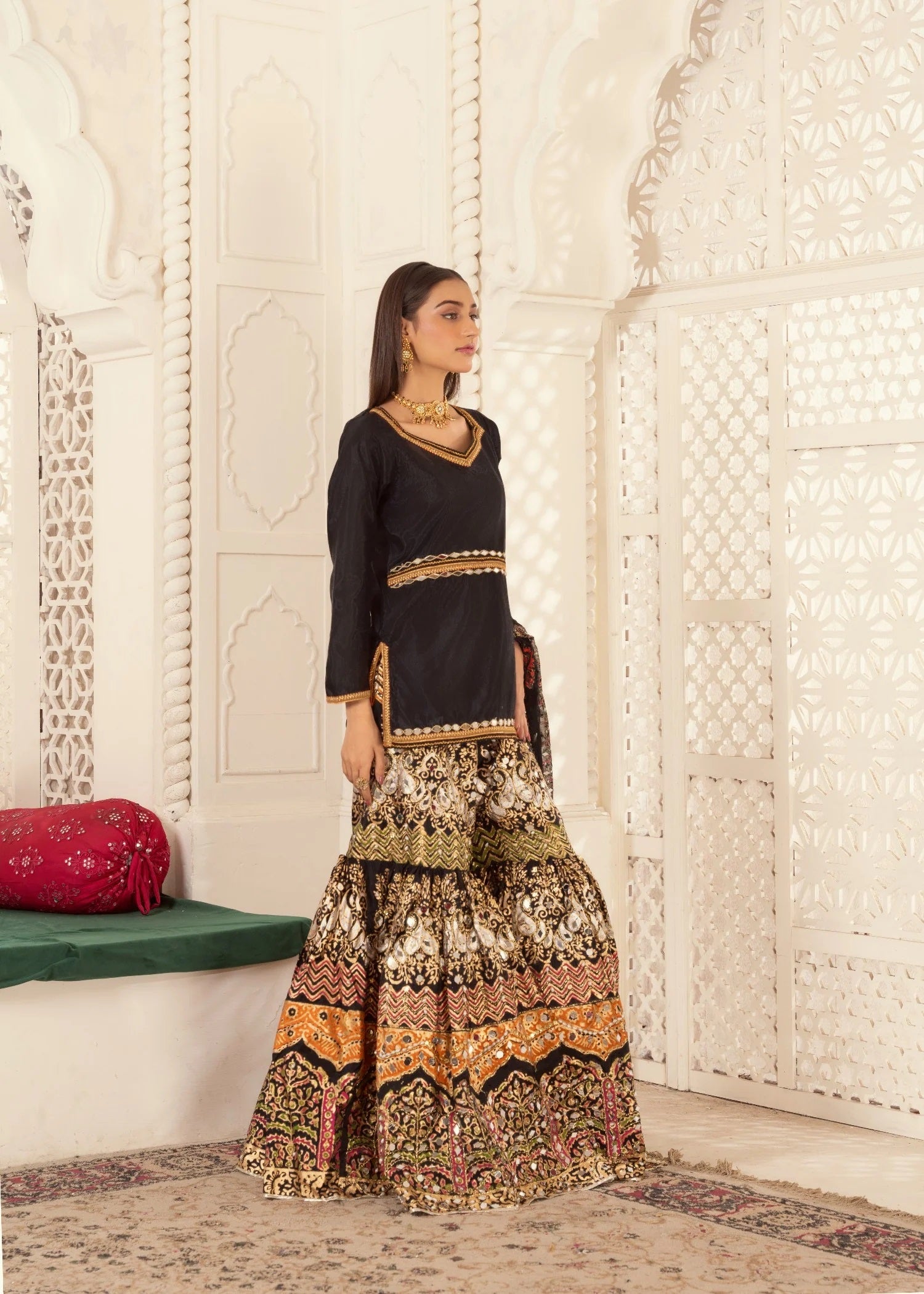 Laila (Black)